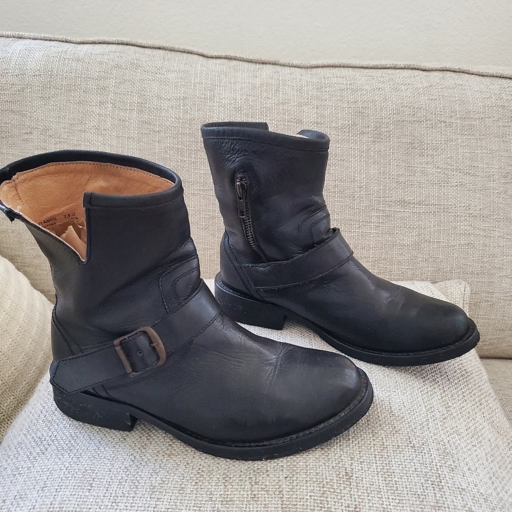 Steve Madden Black Leather Ankle Booties